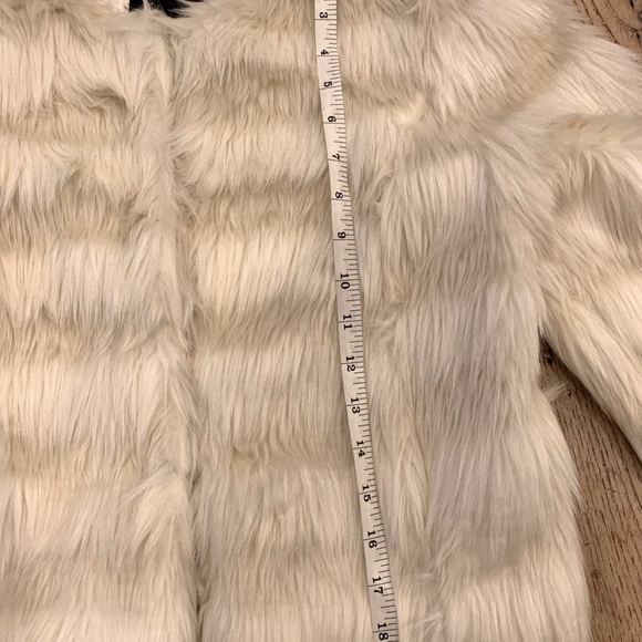 Short Faux fur jacket - Picture 6 of 8